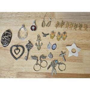 Necklace and Pendant/Charm jewelry mix lot of 40 Pieces